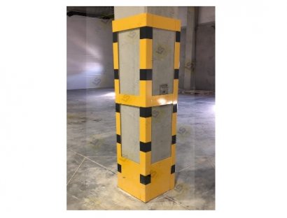 Отбойник металлический для защиты колонн со всех сторон из уголка и стальных полос.